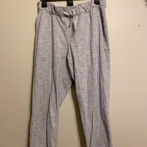Lululemon- On The Fly Cropped Pant- Size 10